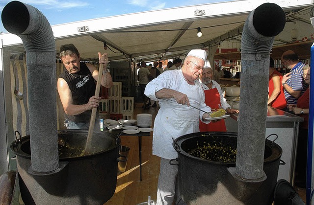 Sorgten in Stein fr das traditionelle...ert German (links) und Rocco Olivapese  | Foto: Fred Thelen