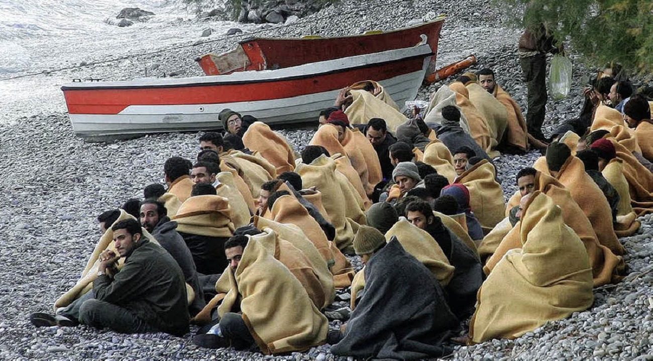 Еврейские беженцы на корабле у берегов Палестины. Обсудить смерть