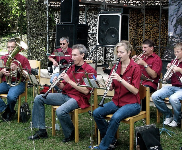 Eine Abteilung des Blasorchesters Albb...r ein znftiges Frhschoppenkonzert.   | Foto: DEHMEL