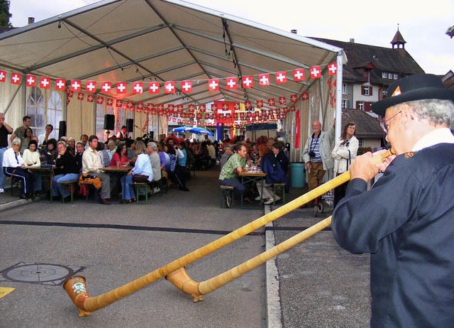 Die Alphorngruppe Magden bot den Besuc... mit ihrer Musik gute Unterhaltung.     | Foto: Anja Eckert