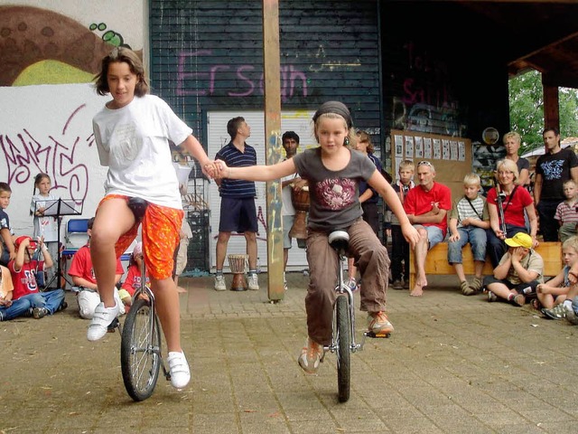 Rund geht&#8217;s in der Kinderstadt. ...ein breiter Spiele- und Workshop-Mix.   | Foto: Monika Weber