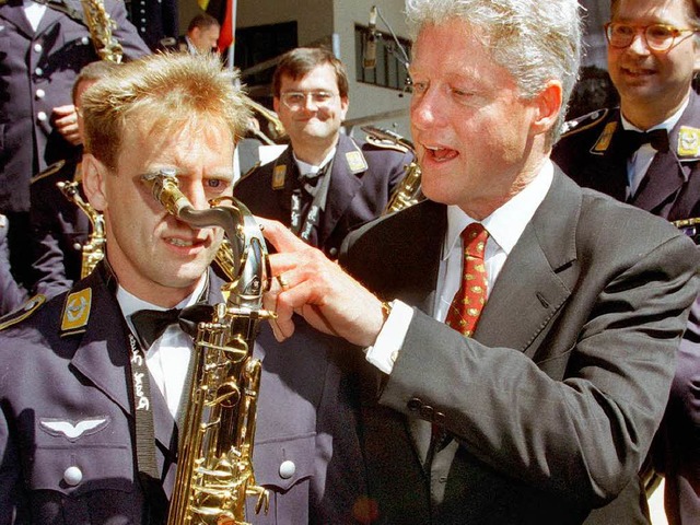 Ein Freund des Saxophons und der Solarenergie: Bill Clinton   | Foto: DPA