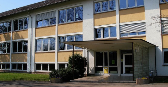 Wird im Herbst saniert: die Grundschule in Hugstetten.   | Foto: Barbara Schmidt