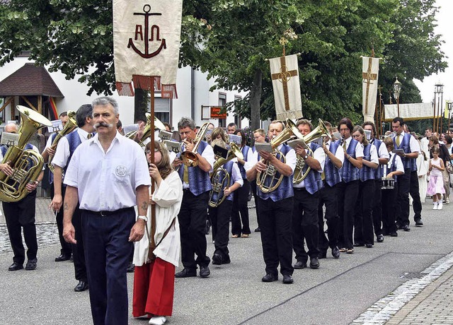 Mit viel Musikbegleitung feierten die ... das Patrozinium St. Petrus in Ketten.  | Foto: Ulrike Hiller