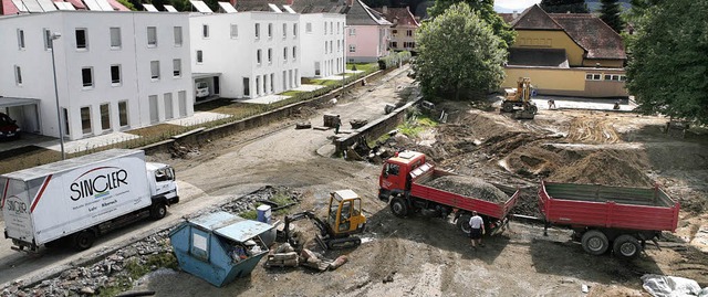 Noch gibt es die Frbelstrae (links i...rbindet. Die Arbeiten laufen derzeit.   | Foto: christoph Breithaupt