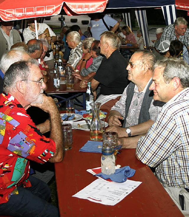 Beim Sommerfest der SPD Maulburg  wurde gefeiert und auch rege diskutiert.    | Foto: heiner Fabry