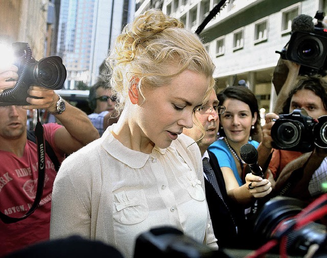 Umringt von Fotografen: Schauspielerin  Nicole Kidman   | Foto: AFP