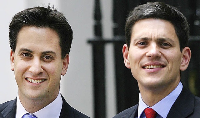 Zwei Brder  im Kabinett: Ed (links) und David Miliband  | Foto: afp