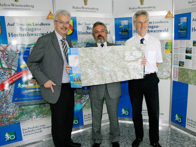 Otto Neideck, Hansjrg Schnherr und H...Unseld prsentieren die neue Karte.     | Foto: michael Saurer
