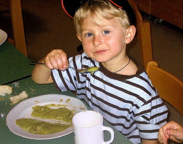 <Bildtext>Noah aus dem Kindergarten am...Kartoffelsuppe schmecken. </Bildtext>   | Foto: Kati Wortelkamp