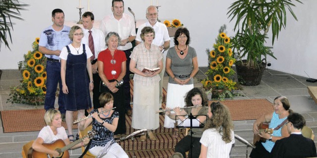 Musikalische Geburtstagsgre gab es v...rchenkreisen  fr Pfarrer Volker Lang.  | Foto: Roland Vitt