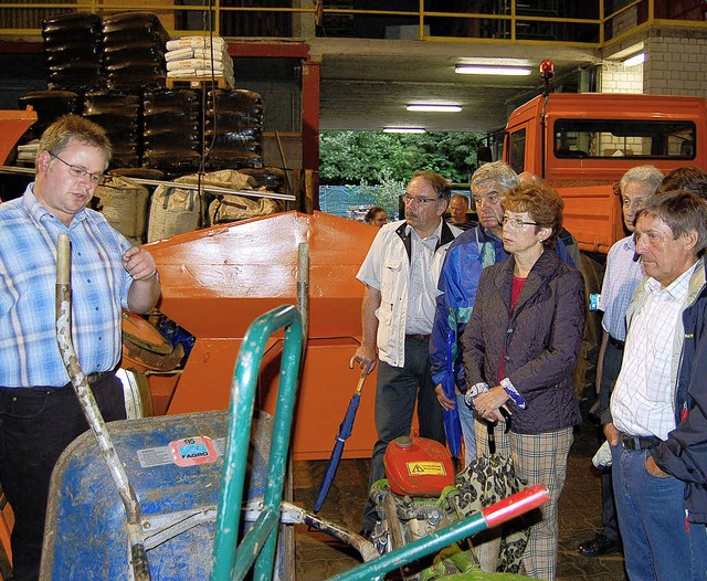 Informationen aus erster Hand erhielte...Hartmut Weidner im stdtischen Bauhof.  | Foto: PAUL BERGER