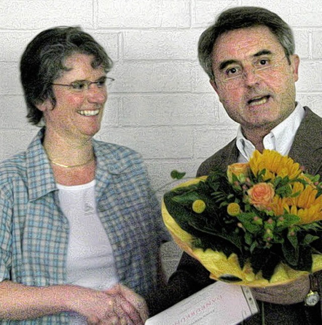 Direktor Hartmut Jacobs gratulierte Melitta Boschert.   | Foto: privat