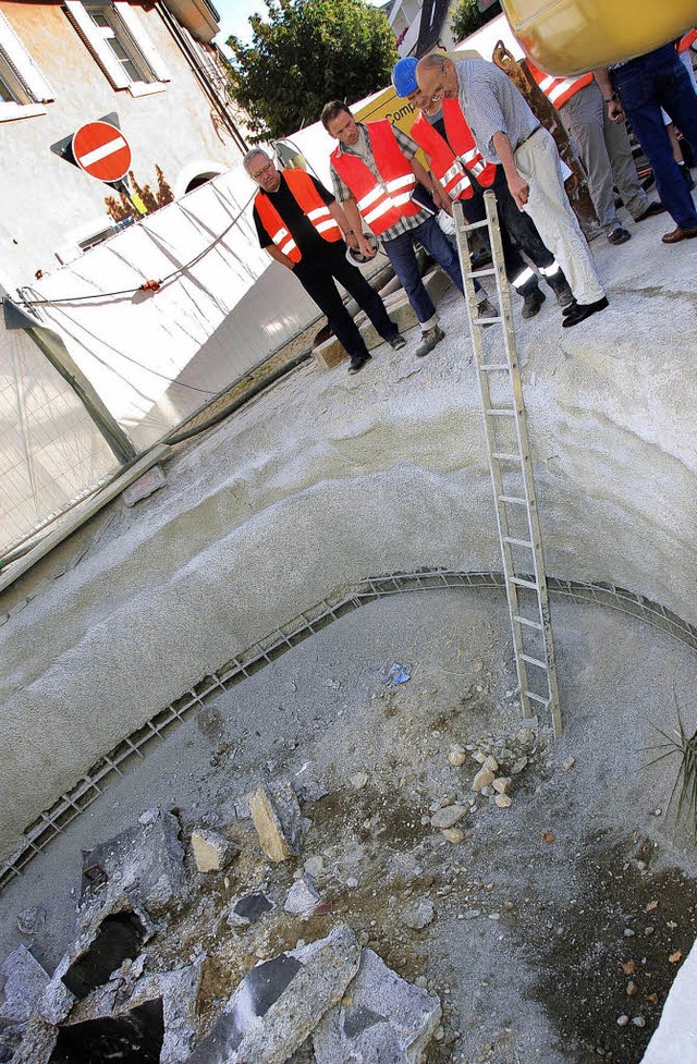 Baustellenbesichtigung: Am Lindle wird...indungsbauwerk der Kanle ausgehoben.   | Foto: Gabriele Babeck-Reinsch