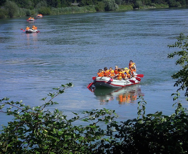 In vier Schlauchbooten genossen  28 Ki...ie Lakiso-Rafting-Tour auf dem Rhein.   | Foto: Jens Christl
