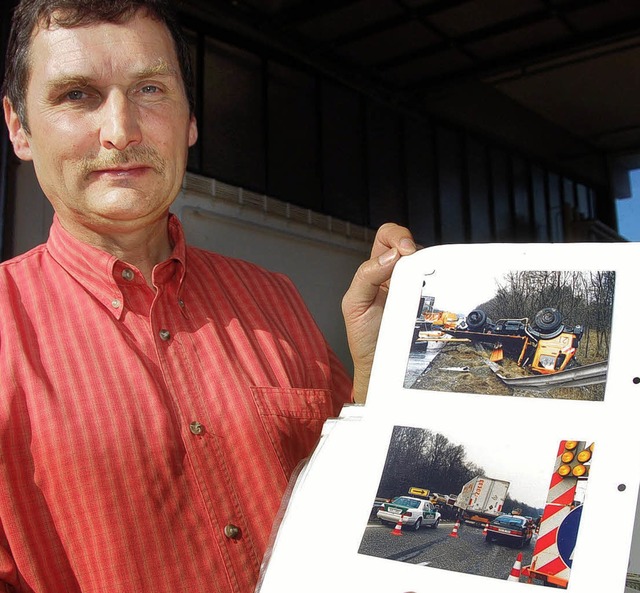 Horst Zimmer, Leiter der Autobahnmeist...iert wird, den Fu vom Gas zu nehmen.   | Foto: Fotos: Helmut Seller