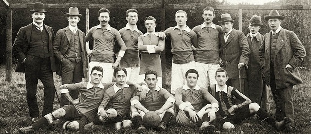 Mit stolzgeschwellter Brust: die Aktivmannschaft des Jahres 1909   | Foto: FC 08