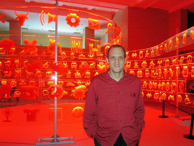Christoph Hildebrand vor seiner Lichti...im Pekinger Kunstmuseum gezeigt wurde.  | Foto: Privat