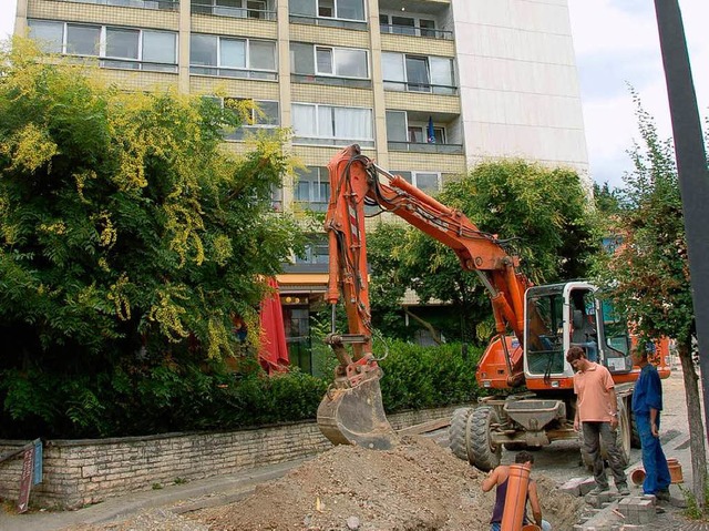 Straen- und Tiefbauarbeiten am Hochhaus.  | Foto: Markus Donner