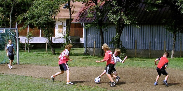 Technik und Einsatz waren beim Soccerturnier in Lffingen gefragt.   | Foto: Christa Maier