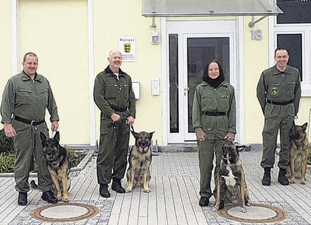 Die Polizeihundestaffel der Polizeidir...mit Puma und Joachim Khnl mit Fabio    | Foto: privat