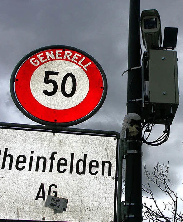 Hat sich lngst amortisiert: die Video-Kamera auf der alten Rheinbrcke   | Foto: Archiv