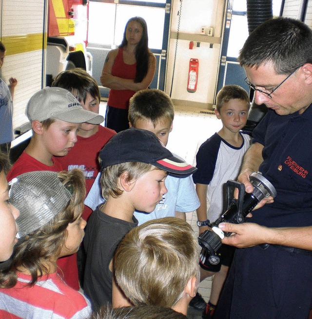 So funktioniert&#8217;s: Fr die Feuer...es Ferienprogramm-Angebotes brennend.   | Foto: Weizenecker