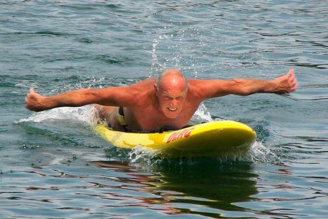 Rettungsschwimmer flitzen übers Wasser