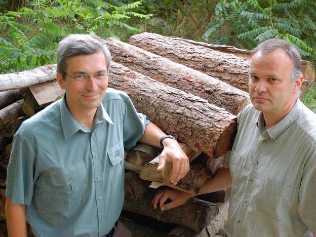 Martin Moosmayer (links), Leiter des F...e, Leiter des Forstreviers Biederbach.  | Foto: Christian Ringwald