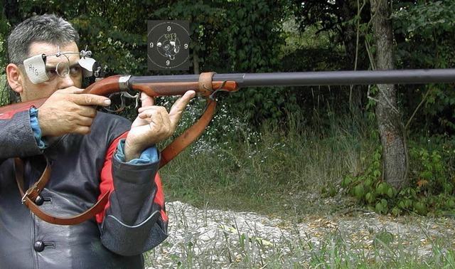 Hans-Peter Greco mit seinem Unterhammergewehr   | Foto: privat