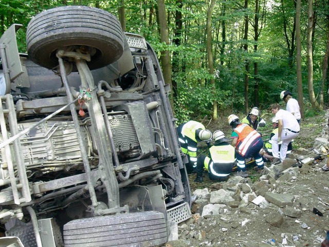 Verletzt wurde der Fahrer dieses Lastw...inem Unfall im Herbolzheimer Stadtwald  | Foto: Feuerwehr Herbolzheim