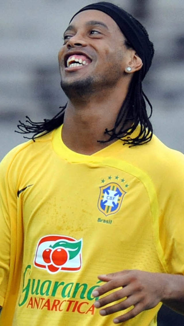 Ronaldinho ist offenbar wieder ein glcklicher Fuballer.  | Foto: afp