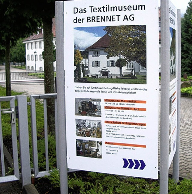 Neues Hinweisschild auf Textilmuseum 