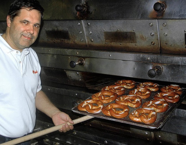 In der Farbe ansprechend, knusprig und..., wann die Brezel aus dem Ofen kommt.   | Foto: FRED THELEN