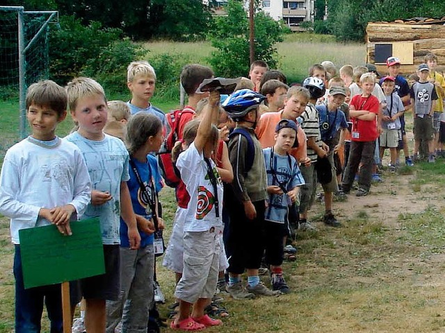 Schlange stehen in &#8222;Neuschopfhei...rmeister in der selbst gebauten Stadt.  | Foto: Monika Weber