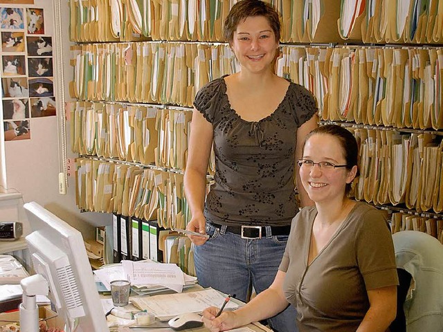 Julia Fonteiner (stehend) und Claudia ...er die ersten &#8222;Autoflle&#8220;.  | Foto: BZ