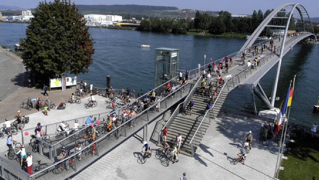 Die Dreilnderbrcke  wird auch beim z...volle Passage nach Frankreich dienen.   | Foto: hochstativ.ch