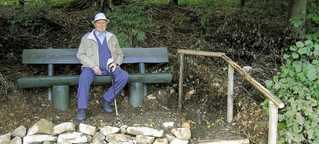 Johann Merz, mit 95 einer der ltesten... der jngsten Ruhebank im Baargebiet.   | Foto: Zeller