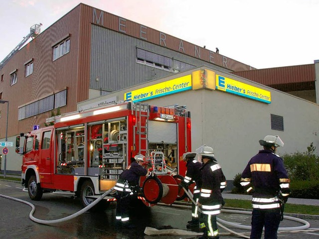 Schnell im Griff hatte die Feuerwehr a...n Brand im Meeraner Markt in Lrrach.   | Foto: Adam