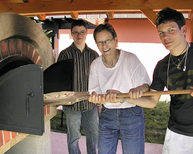 Erffnung des Backhauses mit Flammenkuchenbacken.   | Foto: Stadt OG