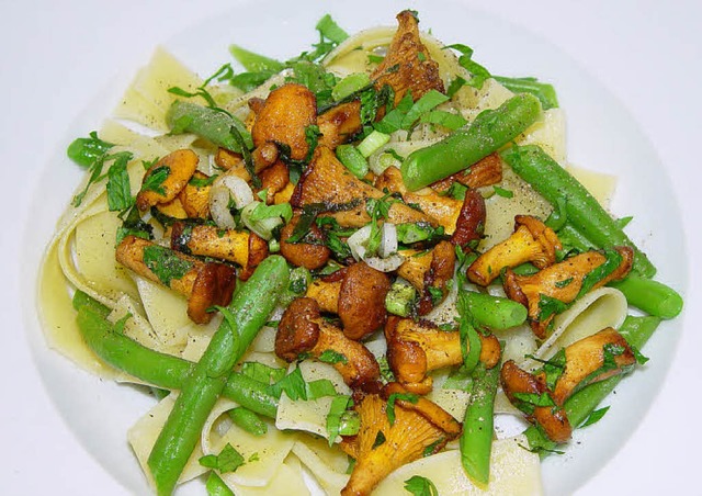 Auch lauwarm ein heier Tipp: Tagliatelle mit Pfifferlingen und grnen Bohnen  | Foto: stechl