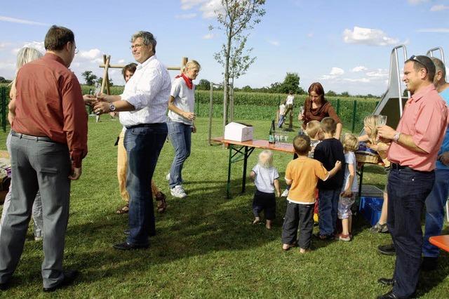 Schaukel, Wippe, Rutsche und Sand