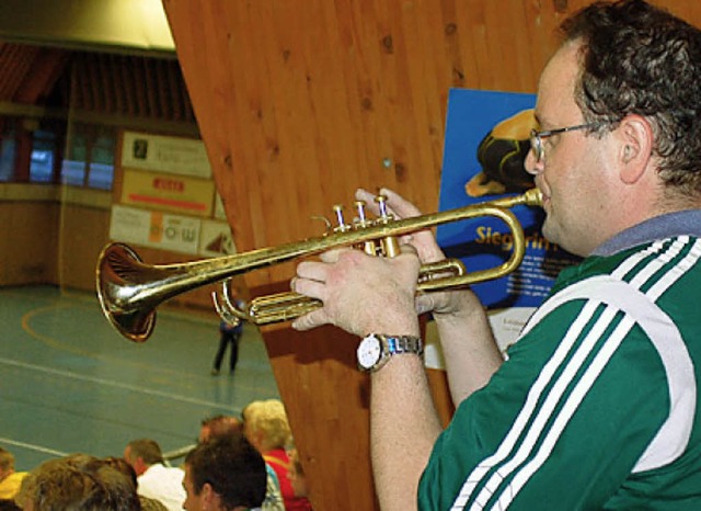 Startrompeter &#8222;Noldi&#8220; Seger blies zur Attacke.   | Foto: Felix Held