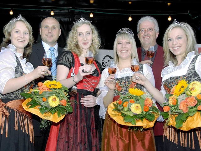 Die Badischen Weinhoheiten stieen mit... ein gutes 37. Breisgauer Weinfest an.  | Foto: Markus Zimmermann-Drkop