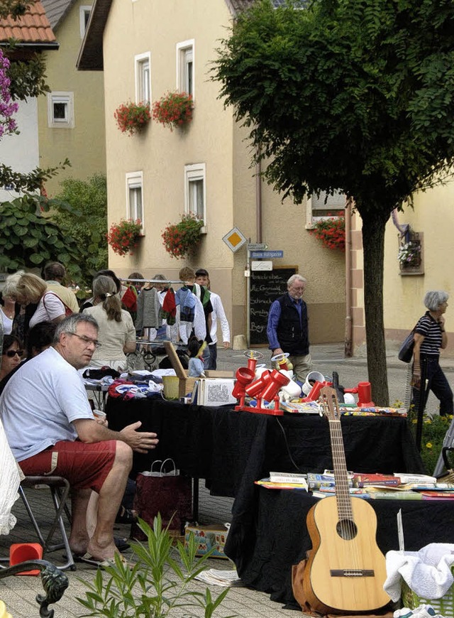 Hofflohmrkte, Kunst, viele Aktionen, ...zeichnete Weine zogen viele Gste an.   | Foto: Volker Mnch