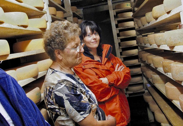 22 Landfrauen aus Behla  besuchten jn...uch  eine Kseprobe mit Bio-Rotwein.    | Foto: Vetter