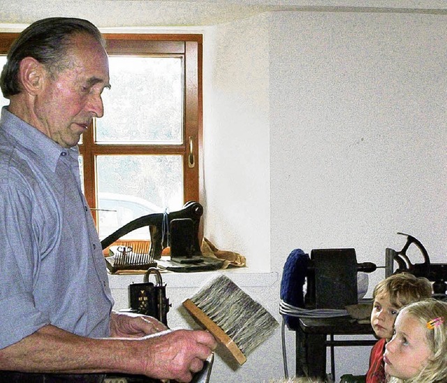 Werner Schmid, bekannt als &#8222;Brs...as Brstenhandwerk praktiziert wurde.   | Foto: Albert Liertz