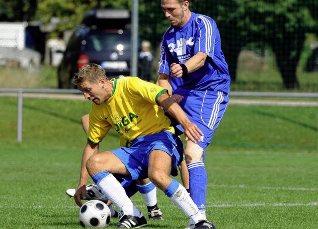 Max Silvestrini  vom TuS Efringen-Kirc... Renk und Herten  alleine in die Knie.  | Foto: m. schn