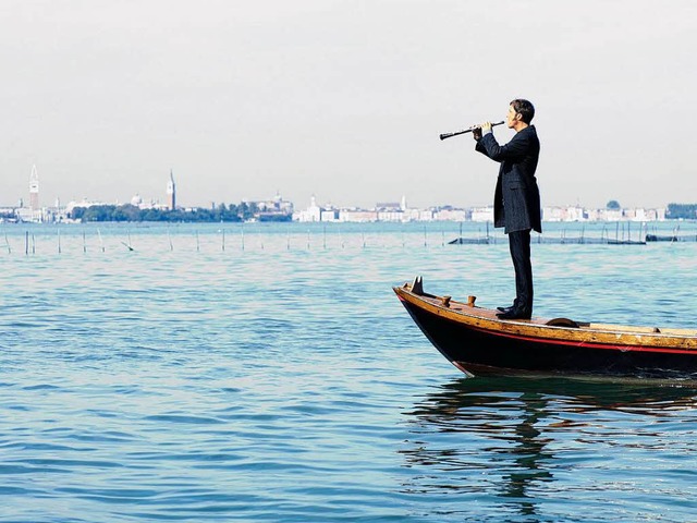 Gondoliere mit der Oboe: Albrecht Mayer in Venedig.  | Foto: decca