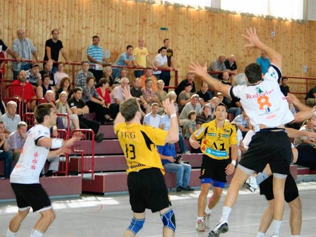 Packende Szenen   gab es beim Handball-Schwarzwald-Bder-Cup in Oberhausen.   | Foto: Werner Schnabl